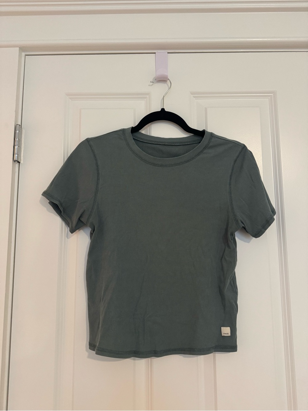 Vuori Women’s Green Pose Fitted T-Shirt XL